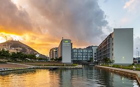 Aha Harbour Bridge Hotel & Suites